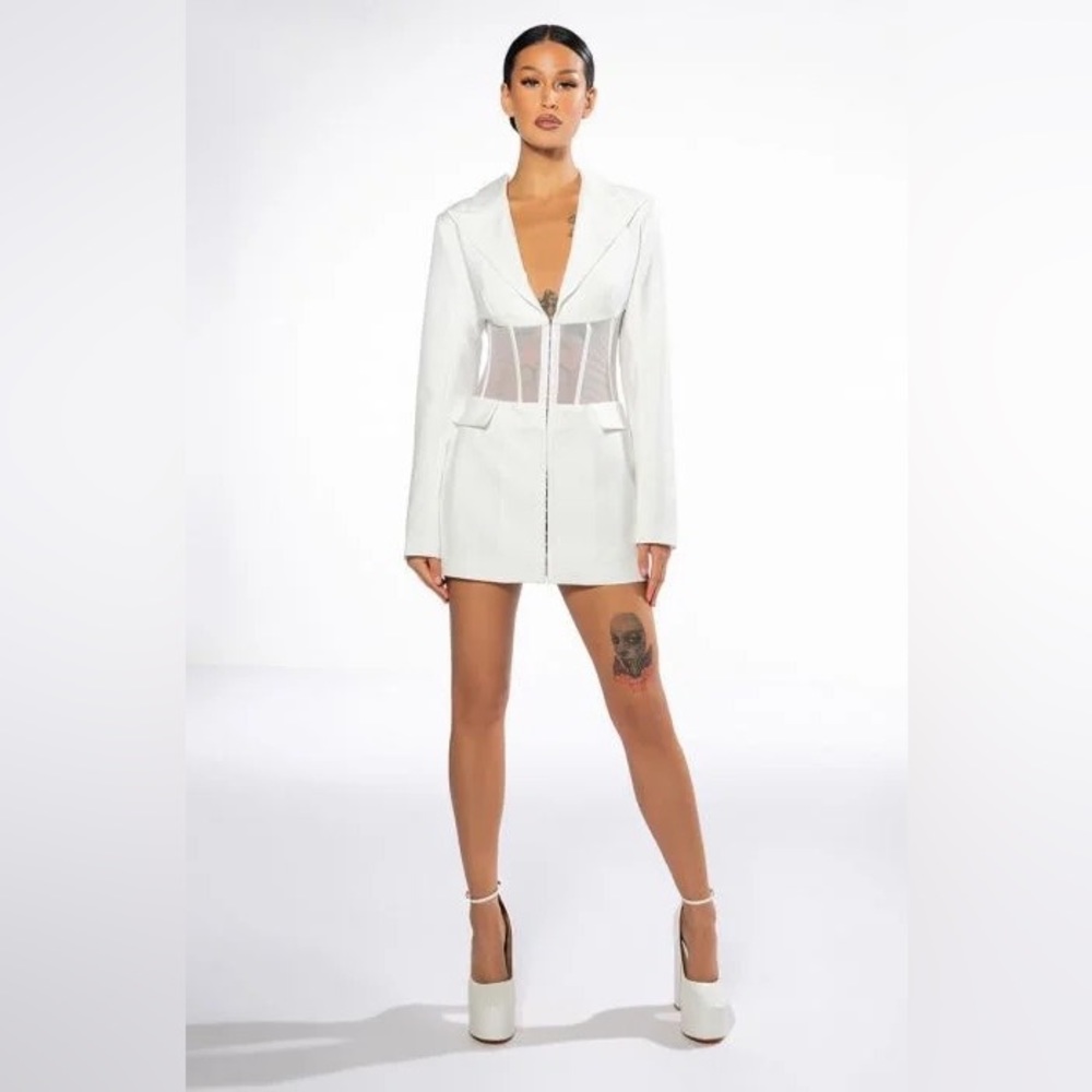 CORSET BLAZER DRESS IN WHITE
